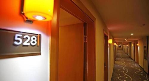 an empty hallway with a clock on the wall at 7 Days Premium Nanjing Gaochun Beiling Road Branch in Gaochun