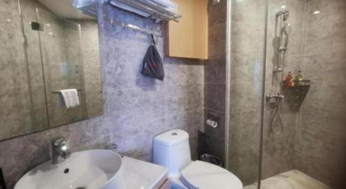 Koupelna v ubytování Borrman Hotel Zhaoqing Sihui Tianguangxu Jade City