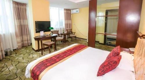 TV a/nebo společenská místnost v ubytování GreenTree Alliance Zhejiang Zhoushan Putuoshan Zhujiajian Scenic Spot Hotel