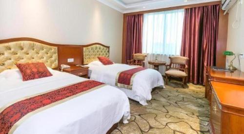 Postel nebo postele na pokoji v ubytování GreenTree Alliance Zhejiang Zhoushan Putuoshan Zhujiajian Scenic Spot Hotel
