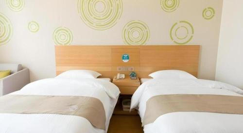 Ένα ή περισσότερα κρεβάτια σε δωμάτιο στο GreenTree Inn Maanshan Hanshan District Jiuwu Square Hotel