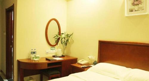Ένα ή περισσότερα κρεβάτια σε δωμάτιο στο GreenTree Inn Nantong Haian Kaifa District Express Hotel