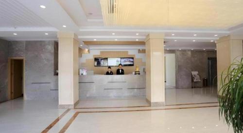 Vstupní hala nebo recepce v ubytování GreenTree Inn Tibet Nyingchi City Biji Shenshan