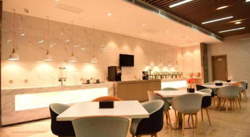 Гостиная зона в Holiday Inn Express Lhasa Potala Square By IHG