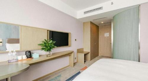 Кровать или кровати в номере Holiday Inn Express Lhasa Potala Square By IHG