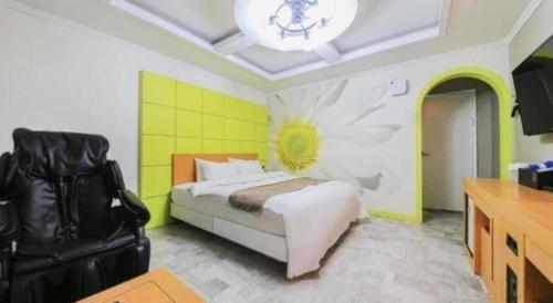 Кровать или кровати в номере Luxury Motel Daejeon
