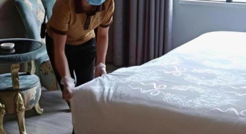 Кровать или кровати в номере Hanyong Hotel Shenzhen International Exhibition Center