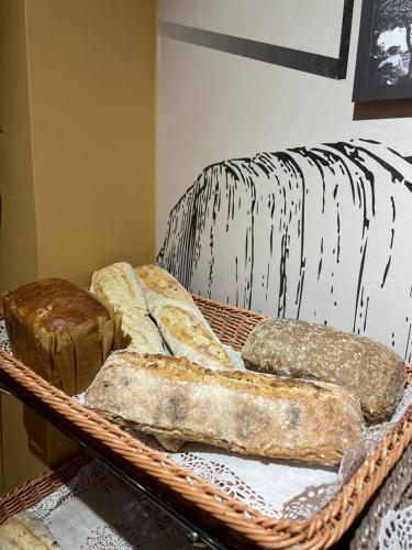 a basket filled with bread on top of a table at Hôtel Le Manoir du Roselier in Plérin