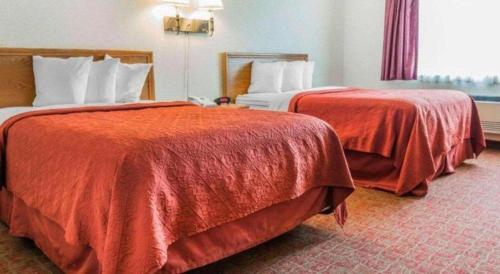Postel nebo postele na pokoji v ubytování Quality Inn Royle