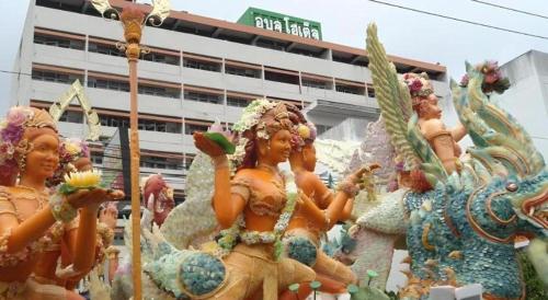 a group of statues of women standing in front of a building at Ubon Hotel in Ubon Ratchathani