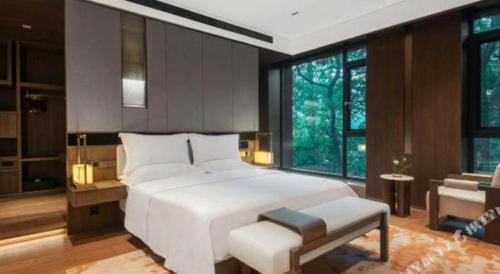 Letto o letti in una camera di Hongzhushan Hotel Mount Emei