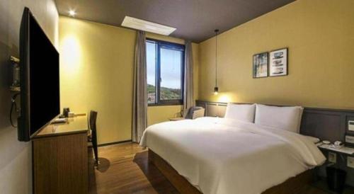 Телевизор и/или развлекательный центр в Gimhae Perfect Hotel