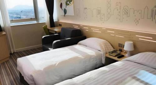 Ένα ή περισσότερα κρεβάτια σε δωμάτιο στο West Hotel