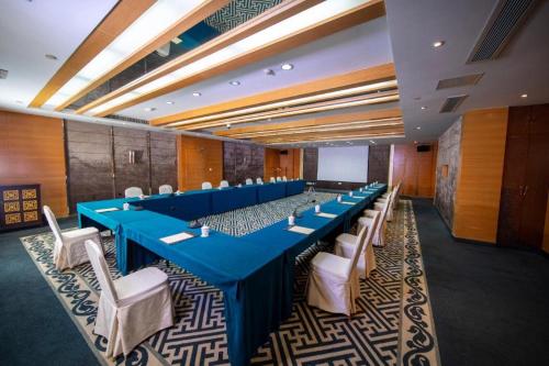a large conference room with blue tables and white chairs at Jin Jiang Nanjing Hotel in Nanjing