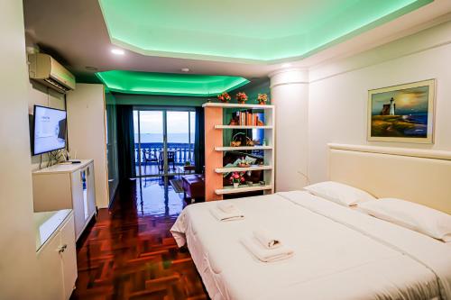 Ένα ή περισσότερα κρεβάτια σε δωμάτιο στο Sky beach condominium