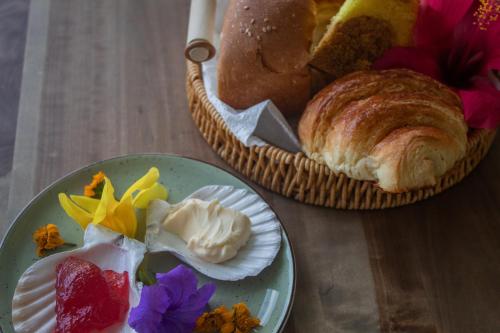 ホテルの敷地内または近くでの食事または食べ物