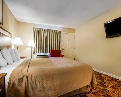 Cama o camas de una habitación en Quality Inn Redding near I-5