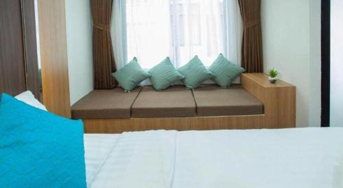 Кровать или кровати в номере Thanburi Hotel