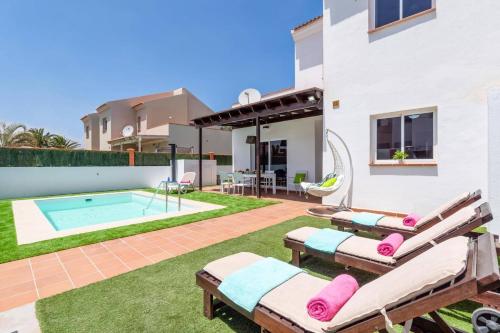 Villa Enrique by Villa Plus