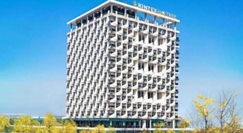 El edificio en el que está el hotel
