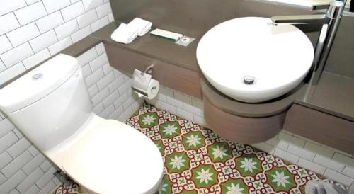 Ванная комната в Largos Hotel