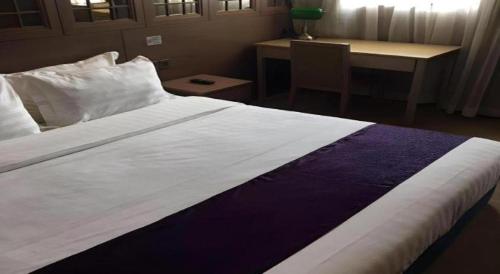 Кровать или кровати в номере Largos Hotel