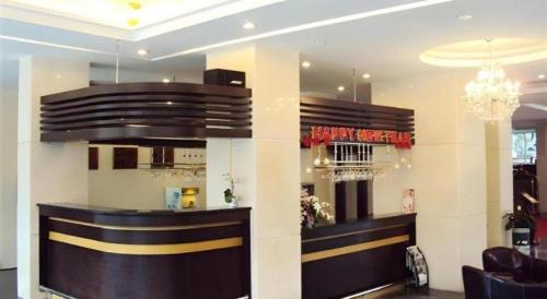 Кухня или мини-кухня в Huu Nghi Hotel
