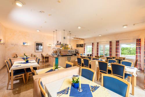 Restaurace v ubytování Hotel Am Wiesenweg l 24h check-in