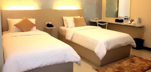 Кровать или кровати в номере Marina Mamberamo Hotel