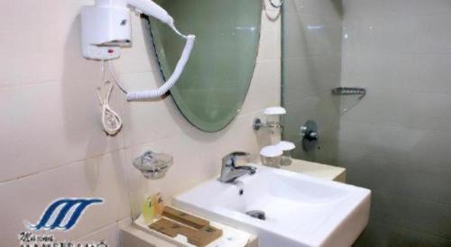 Ванная комната в Marina Mamberamo Hotel