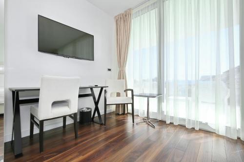 Μια τηλεόραση ή/και κέντρο ψυχαγωγίας στο B&B Demar Residence & Dependance
