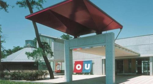 a building with a large object on top of it at Ou Hotel in Yonago