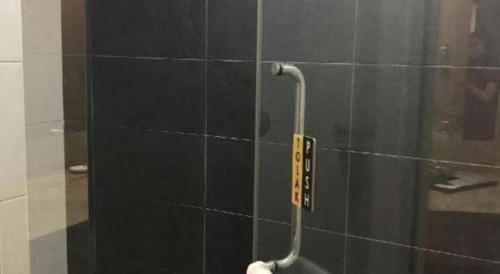 Ένα μπάνιο στο Hotel AIFA