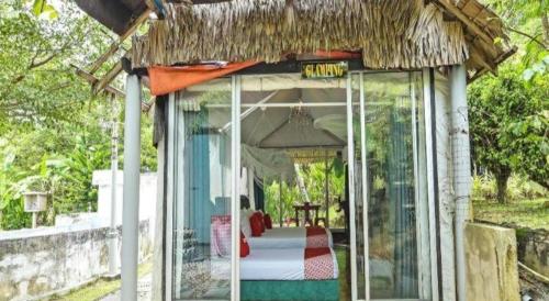 Zahrada ubytování OYO 90636 Teratak Zakiah Chalet
