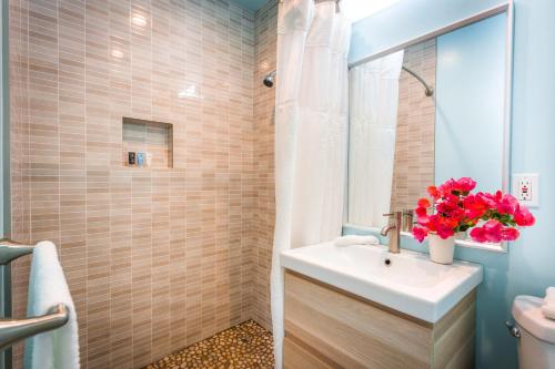 a bathroom with a sink and a mirror at Hotel Zico in Mountain View