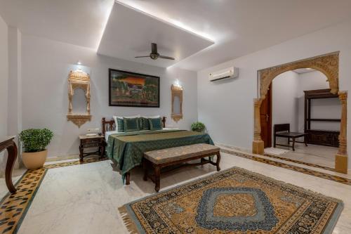 Postel nebo postele na pokoji v ubytování Rajasthan Palace - A Heritage Boutique Hotel in Jaipur