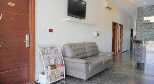 Гостиная зона в OYO 89457 682 Lodge