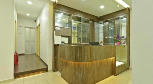 Лобби или стойка регистрации в Capital O 90674 4S Hotel