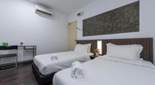 Кровать или кровати в номере Capital O 90674 4S Hotel