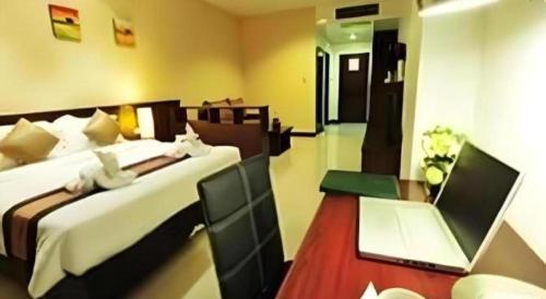 Кровать или кровати в номере Green World Palace Hotel