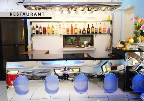 Лаундж или бар в AEROSTOP HOTEL & RESTAURANT