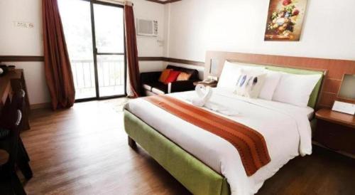 Кровать или кровати в номере AEROSTOP HOTEL & RESTAURANT