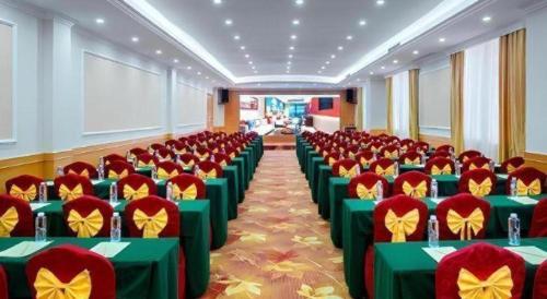Zona business o sala conferenze di Vienna 3 Best Hotel Shenzhen Bantian Guangya Park Metro Station