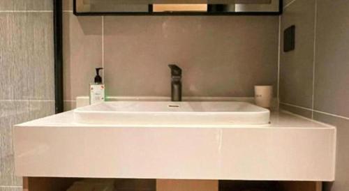 a white sink with a faucet in a bathroom at GreenTree Inn Datong YundinGYAyuan Express Hotel in Datong