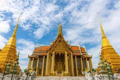 a building with two towers in front at GO INN Khaosan - Khaosan Road โกอินน์ ตรอกข้าวสาร in Bangkok