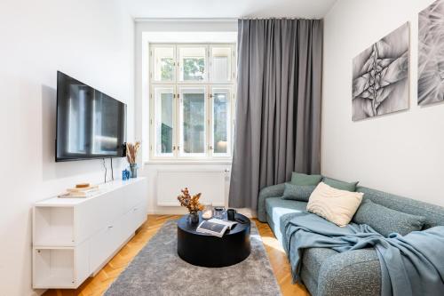 Prague Days - One-Bedroom Apartment with Netflix in Holešovice