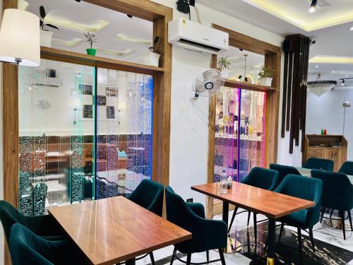 Φωτογραφία από το άλμπουμ του The Glitch Hotel And Restaurant σε Jaswantnagar