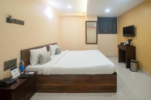 Ένα ή περισσότερα κρεβάτια σε δωμάτιο στο Hotel Pravasa stay ,Shirdi