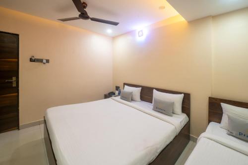 Ένα ή περισσότερα κρεβάτια σε δωμάτιο στο Hotel Pravasa stay ,Shirdi