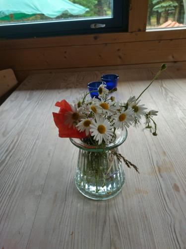 a vase filled with flowers sitting on a table at Kathøje in Lemvig